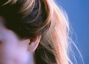 12χρονη έσβησε τσιγάρο στο στήθος συμμαθήτριας – Η μητέρα του θύματος εξιστορεί το σοκαριστικό περιστατικό