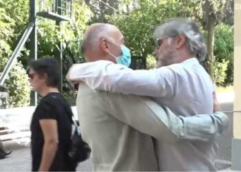 Σκιά του εαυτού του ο Οδυσσέας Σταμούλης: Κατέρρευσε στο μνημόσυνο του 11χρονου γιου του – Τραγική φιγούρα η μητέρα