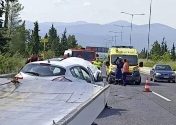 «Αποκοιμήθηκε ο οδηγός του ενός αυτοκινήτου»! Έτσι έγινε το τροχαίο στην Εθνική Οδό – Σοκαριστικές εικόνες
