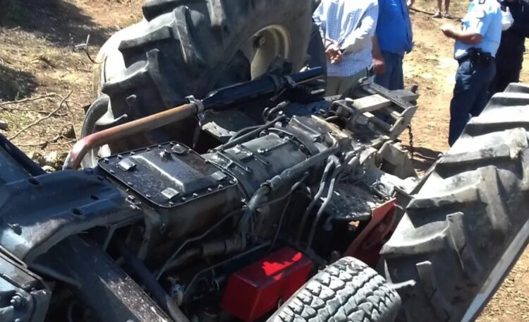 Φρικτό ατύχημα: Νεκρός 25χρονος οδηγός τρακτέρ – «Δίπλωσε» η καρότσα και τον καταπλάκωσαν τα ξύλα που κουβαλούσε