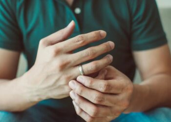 Άφησε πριν 10 χρόνια γράμμα στην οικογένειά του ότι θα αuτοκτovήσει αλλά βρέθηκε στην Ελλάδα από τηλεοπτική εκπομπή