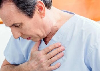 Καρκίνος του πνεύμονα: 4 συμπτώματα που μπορεί να εμφανιστούν το πρωί και δεν πρέπει να αγνοήσετε