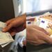 Χωρίς αίτηση, 200 ευρώ «ζεστά»: Έκτακτο επίδομα για χιλιάδες δικαιούχους – Οι προϋποθέσεις & τι να κάνετε