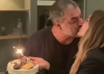 Στάζει μέλι η Δέσποινα Βανδή για τον εορτάζοντα Βασίλη Μπισμπίκη: «Να κρατιόμαστε πάντα χέρι – χέρι, σε λατρεύω»