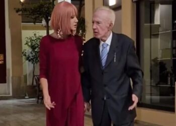 Βόλτα για τον Πλεύρη χεράκι χεράκι με τη Σιακαβάρα (video)