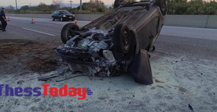 Εικόνα-σοκ από τροχαίο με ένα νεκρό στη Θεσσαλονίκη – Διαλύθηκε το αυτοκίνητο (φωτο, video)