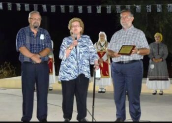 Θρήνος στην τοπική κοινωνία: Ζευγάρι βρέθηκε νεκpό αγκαλιά μέσα στο σπίτι του-Είχαν βραβευθεί πέρυσι για την προσφορά τους