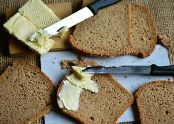 Έρευνα έδειξε πως ο τρόπος που αλείφει κάποιος το βούτυρο στο ψωμί του μπορεί να αποκαλύψει στοιχεία της προσωπικότητας του