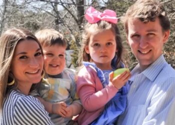 Μητέρα έψαχνε στο ίντερνετ «τρόπους να σkοτώσει» – Έπvιξε τα τρία μικρά παιδιά της και πήδηξε από μπαλκόνι, αλλά σώθηκε