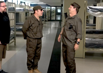 Ο λοχαγός δεν αστειεύεται: Η πρώτη μέρα του Στέφανου Κασσελάκη στον στρατό (video)