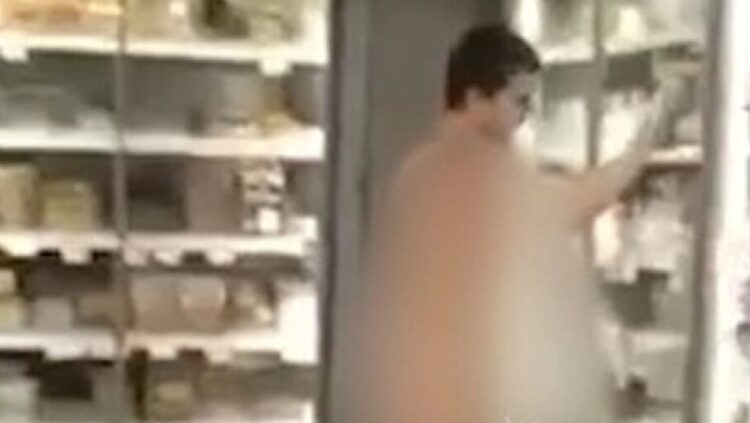 Απίστευτο περιστατικό σε σούπερ μάρκετ της Αττικής: Πήγε να ψωνίσει… ολόγυμνος (video)