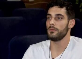 “Δέχθηκα μπούλινγκ, όχι μόνο για την εμφάνιση μου… Ζούσα σε κλειστή κοινωνία και αυτό τα λέει όλα”