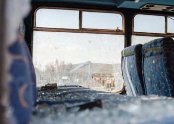 Επιθέσεις ανεγκέφαλων με πέτρες σε λεωφορεία – Φόβος και τρόμος στο Ηράκλειο για οδηγούς και επιβάτες