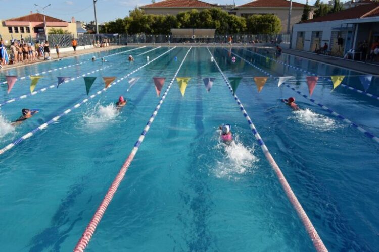 Επεισόδιο με 52χρονο σε κολυμβητήριο: Κοιτούσε την προπόνηση παιδιών και aυνανιζόταν – Μητέρα τον είδε και…