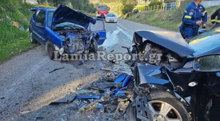 Θρίλερ στην Αγία Παρασκευή: Τροχαίο ατύχημα με 3 τραυματίες από μετωπική σύγκρουση 2 αυτοκινήτων (φωτο, video)