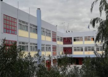 Επίθεση με μολότοφ στο 2ο Λύκειο Μοσχάτου! 8 συλλήψεις ανηλίκων