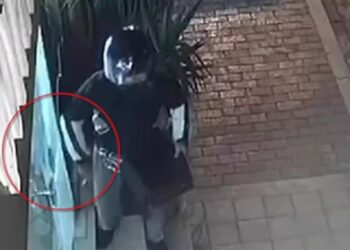 Ληστής έκλεψε χρήματα από φούρνο στην Δάφνη και τον χτύπησε ο ιδιοκτήτης με φτυάρι (video)