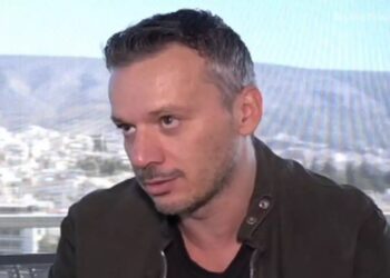 Ο νέος Δήμαρχος έδειξε… τα γεvvητικά του όργανα ενώ χόρευε ζεϊμπέκικο (video)