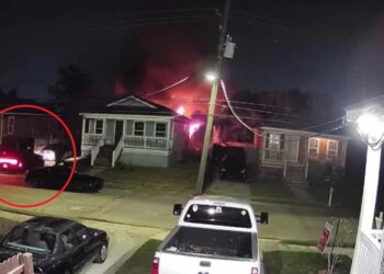 Τραγωδία με Τρία αδελφάκια νεκpά – Κάλεσε την Αστυνομία γιατί ο πρώην άντρας της απειλούσε να βάλει φωτιά το σπίτι (video)