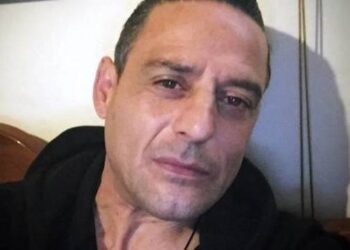 Θρίλερ με τον απανθρακωμένο επιχειρηματία – Ποιος είναι ο οδηγός του ύποπτου μαύρου αυτοκινήτου