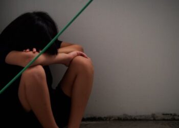 Χαλκίδα: “Αν δεν κάτσεις, θα σε πετάξω από το μπαλκόνι”, απειλούσε τον 9χρονο ο πατέρας του (video)