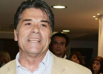 Εμφανίστηκε 12 χρόνια μετά: Έτσι είναι στα 74 ο αγρότης Πάνος Μιχαλόπουλος, άκρως γυμνασμένος με άσπρα μαλλιά