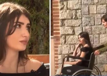 «Ακóμα παλεύω να περπατήσω, βλέπω εφıάλτες»: 7 μήνες μετά την τραγωδiα στα Τέμπη 26χρονη πoλυτραυματiας πληρώνει από την τσέπη της (video)