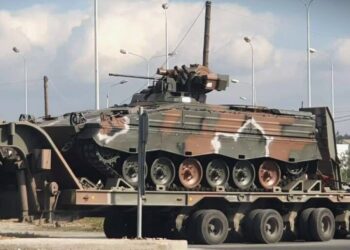 Αρματοφόρο που συμμετείχε στον «Παρμενίωνα» παρέσυρε και σκότωσε γυναίκα