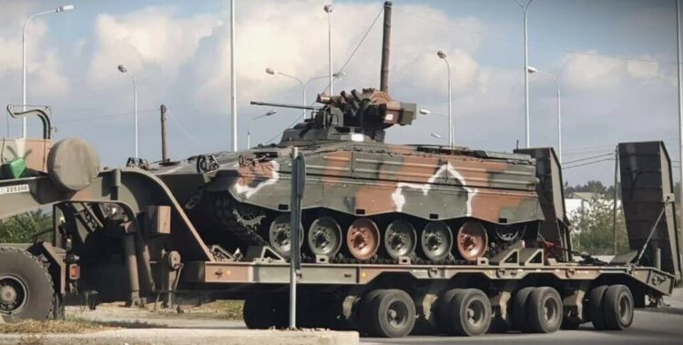 Αρματοφόρο που συμμετείχε στον «Παρμενίωνα» παρέσυρε και σκότωσε γυναίκα