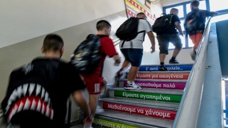 Δύο 7χρονοι μαθητές φέρεται να ξυλοκόπησαν 9χρονο: Το παιδί λίγο καιρό πριν φέρεται να «έπεσε» θύμα ασέλγειας από τον πατέρα του (video)