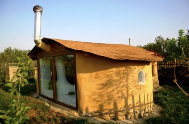 Τα παραμυθένια σπίτια από cob με 1.500 ευρώ από δύο Λαρισαίους – Η πρωτοτυπία και οι χιλιάδες εθελοντές (φωτο)