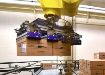 Γίνονται και λάθη: Ρομπότ μπέρδεψε υπάλληλο εργοστασίου με κούτα και τον συνέθλιψε