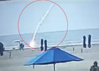 Βίντεο με την τρομακτική στιγμή που μητέρα δύο παιδιών σκοτώνεται από κεραυνό σε παραλία