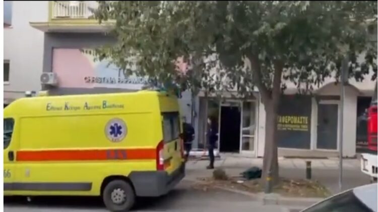 Έκρηξη σε διαμέρισμα: Νεκρός 40χρονος, εκσφενδονίστηκε από τον τρίτο όροφο (video)