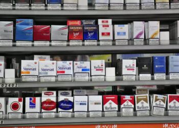 «Φρένο» στο κάπνισμα – Στα 12 ευρώ το πακέτο