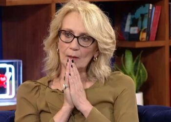 Φως στο Τούνελ – Ξέσπασε σε λυγμούς για τον εξαφανισμένο γιο της: “Δεν ήμουν καλή μητέρα”