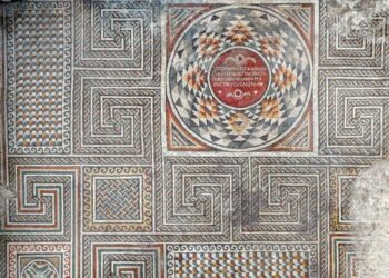 Αρχαιολόγοι ανακάλυψαν τεράστιο αρχαίο ψηφιδωτό 600 τ.μ. με ένα μυστηριώδες ελληνικό όνομα