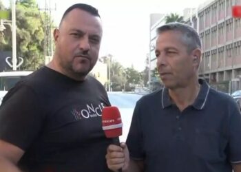 Ισραήλ: Ρουκέτα “έσκασε” δίπλα στο συνεργείο του MEGA – “Δυστυχώς δεν πρόλαβα, για αρκετή ώρα έχασα την ακοή μου”