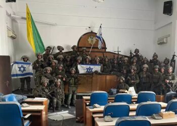Ο στρατός του Ισραήλ μπήκε στο κοινοβούλιο της Γάζας – Η φωτογραφία που δίνει νέα διάσταση στον πόλεμο με τη Χαμάς