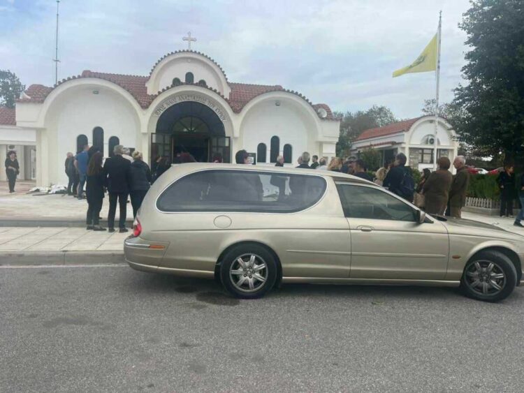 «Ρία γύρνα πίσω» – Τα σπαρακτικά λόγια της μητέρας της 40χρονης που έχασε τη ζωή της στο τροχαίο με το λεωφορείο στη Θεσσαλονίκη