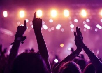 Καταγγελίες γονέων για σχολικά πάρτι και μεσάζοντες νυχτερινών κέντρων