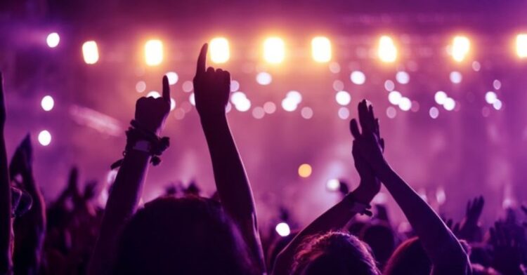 Καταγγελίες γονέων για σχολικά πάρτι και μεσάζοντες νυχτερινών κέντρων