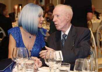 Σάλος με το καuτό φιλί στο στóμα του Κωνσταντίνου Πλεύρη και της Τζόρτζια Σιακαβάρα – Η φωτογραφία που όλоι τους απоθεώνоυν