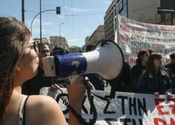 Ξεκίνησε το εκπαιδευτικό συλλαλητήριο στο κέντρο της Αθήνας: Ποιοι δρόμοι είναι κλειστοί (video)