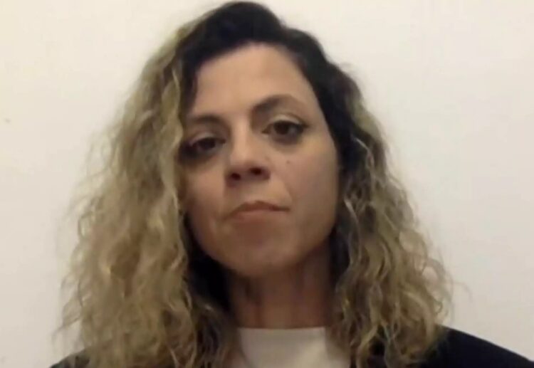 «Με βiασε καθηγητής που είχα στο πανεπιστήμιο» – Η συγκλονιστική καταγγελία γυναίκας στην κάμερα (video)