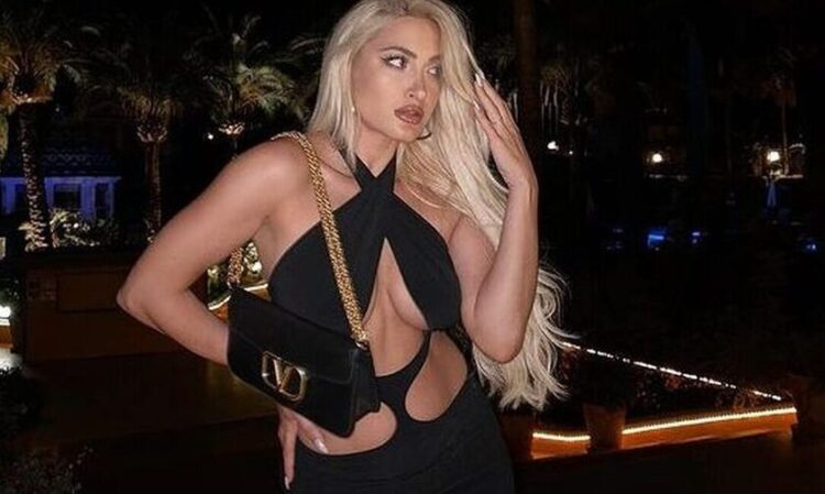 Ιωάννα Τούνη: Το δέντρο που στόλισε και η πατέντα για να μην ακουμπάει ο γιος της τα στολίδια