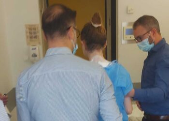 Το θαύμα έγινε: H 14χρονη Μιχαέλα ξαναπερπάτησε ανήμερα της γιορτής της