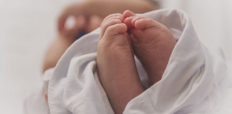 Οικογενειακή τραγωδία: Νεκρό βρέφος 12 μηνών, σε κατάσταση σοκ οι γονείς – Δυστυχώς δεν μπόρεσαν να το σώσουν
