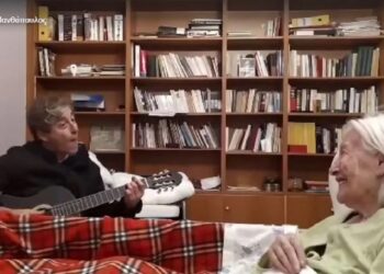 Δεν άντεξε τον θάνaτο του γιου της και πήγε να τον συναντήσει: Έφυγε από την ζωή η μητέρα του Αίαντα Μανθόπουλου 2 μήνες μετά