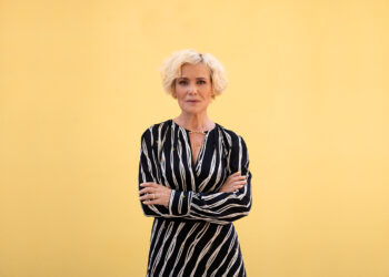 Η Κωνσταντίνα Μιχαήλ έγινε κουμπάρα γκέι ζευγαριού κι έκανε το πιο σωστό σχόλιο για την τεκνοθεσία – ως χριστιανή